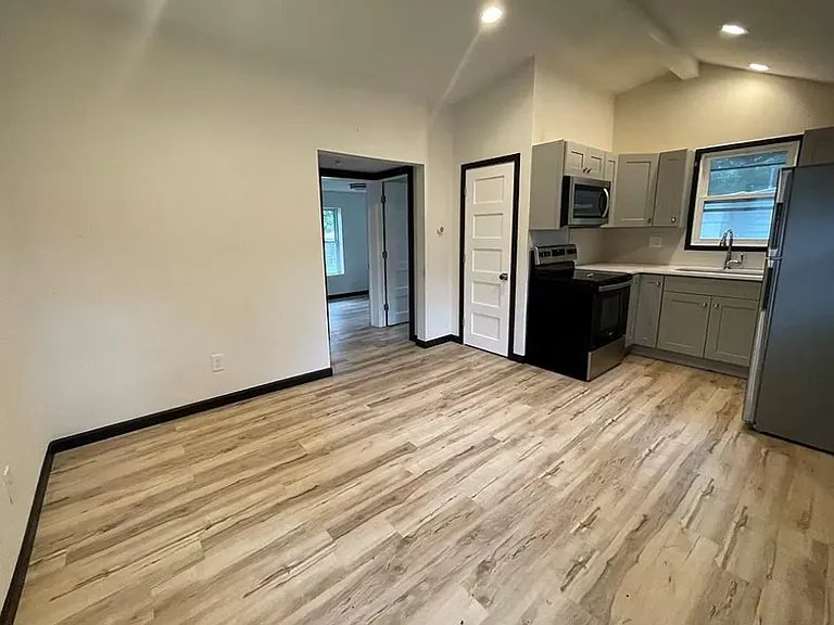 830 Harrison St — Photo 3