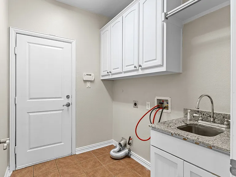 4542 Carraway Dr — Photo 27
