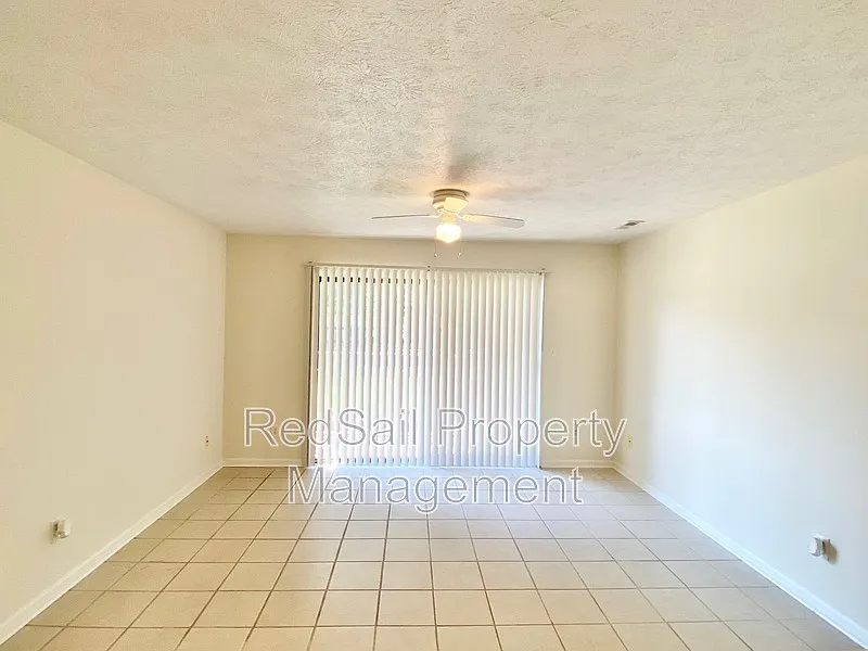 1 bed, 1.0 bath, 602 sqft, $1,125 — Photo 2