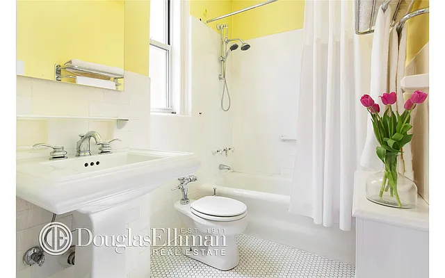 Sold by Douglas Elliman | media 21