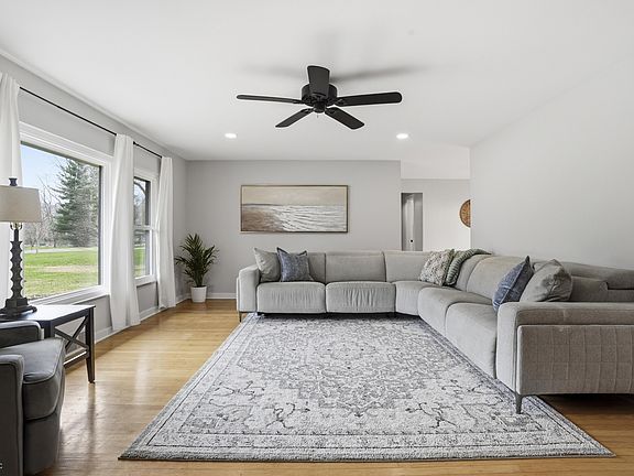 4th image of 8816 El Rico Dr