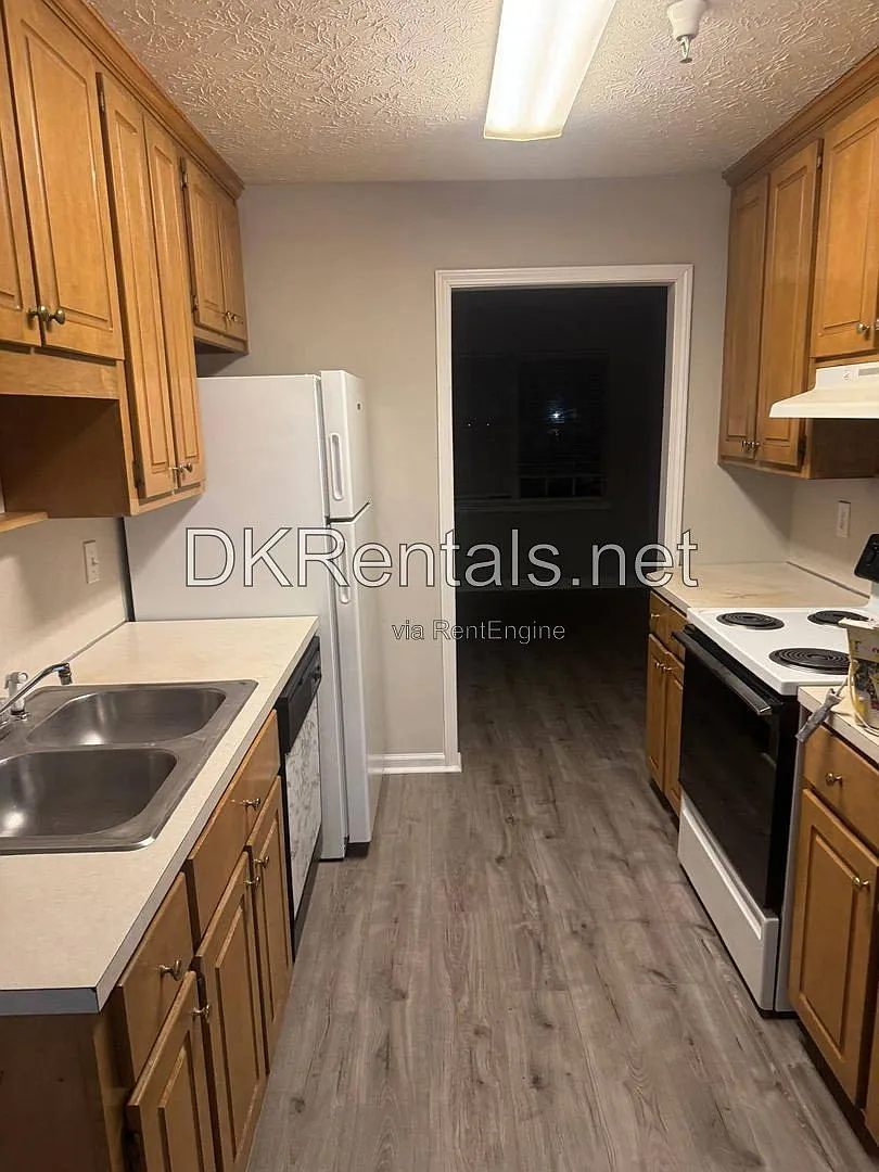2 bed, 2.5 bath, $1,295 — Photo 1