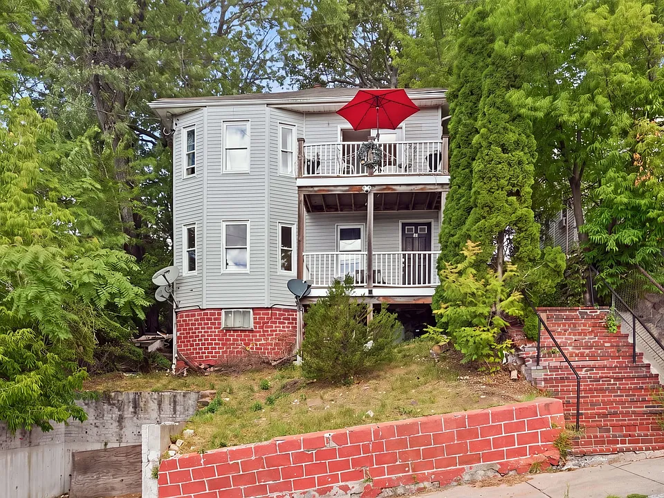 10 Fremont Ave #1