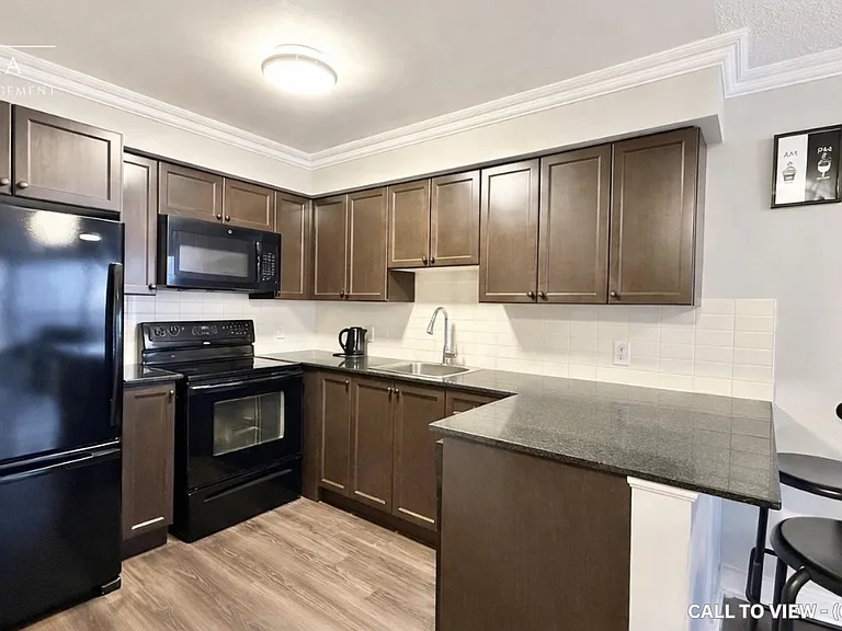 135 Village Green Sq #1823 — Photo 2
