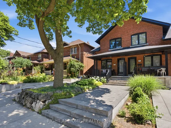 7 Hector Ave, Toronto, ON M6G 3G2