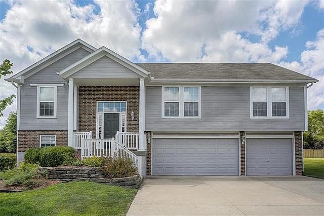 1st image of 708 SW Woodland Cir