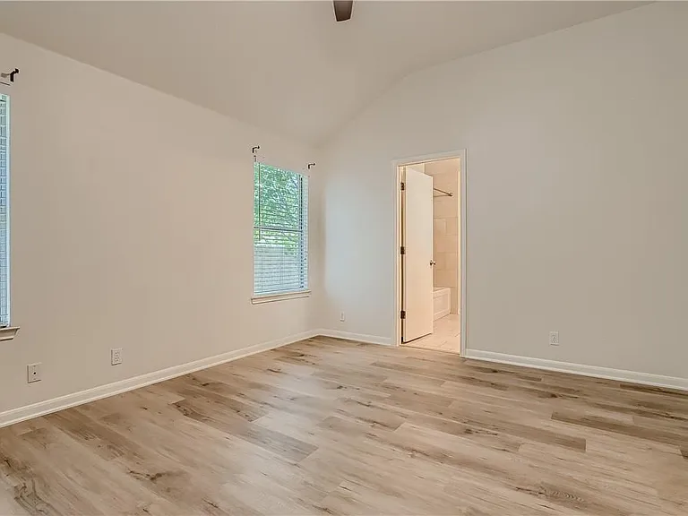 102 Osage Ct — Photo 16