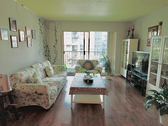 3rd image of 10756 138th St #313