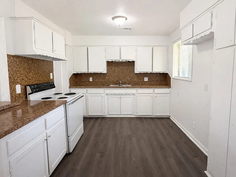 2333 Becker Pl — Photo 3