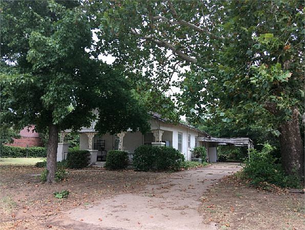 2nd image of 119 S Main St