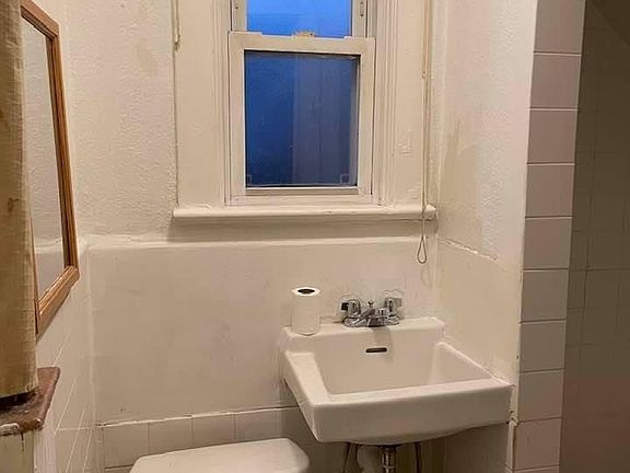3rd image of 528 Glenwood Ave