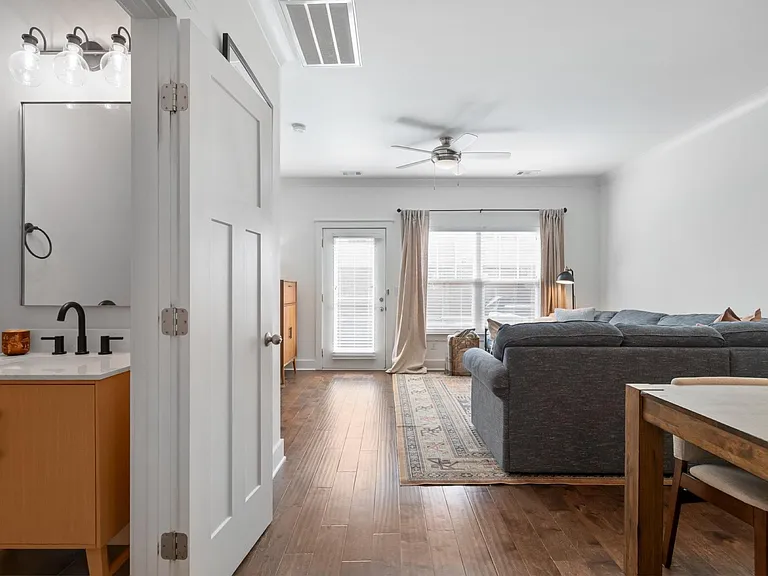 316 W Mill Dr — Photo 8