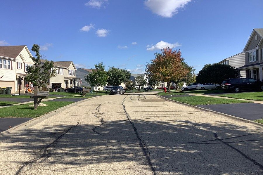 2nd image of 988 Valley Stream Dr