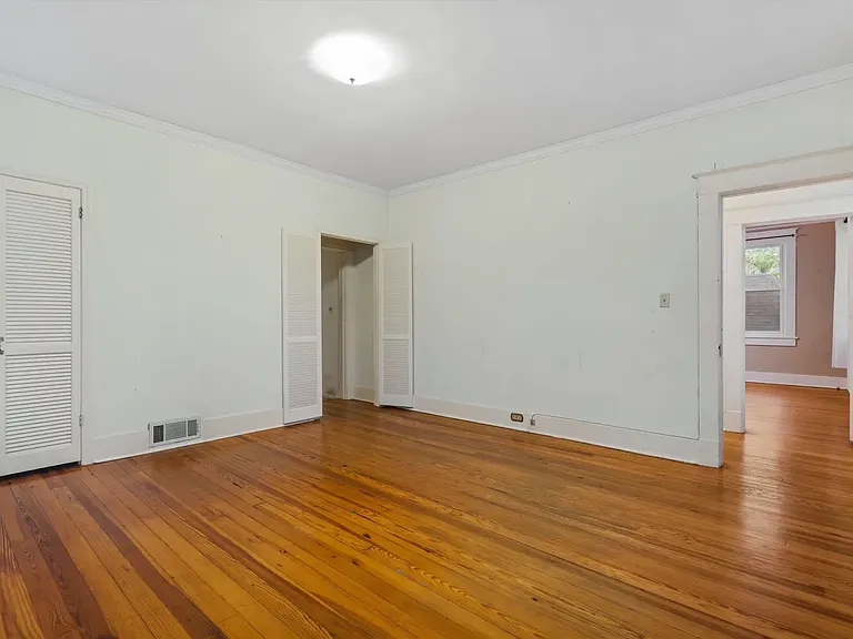 2097 Linden Ave — Photo 16