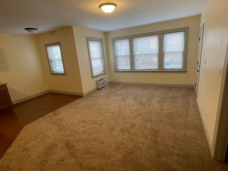 1404 E State St Apartments — Photo 3