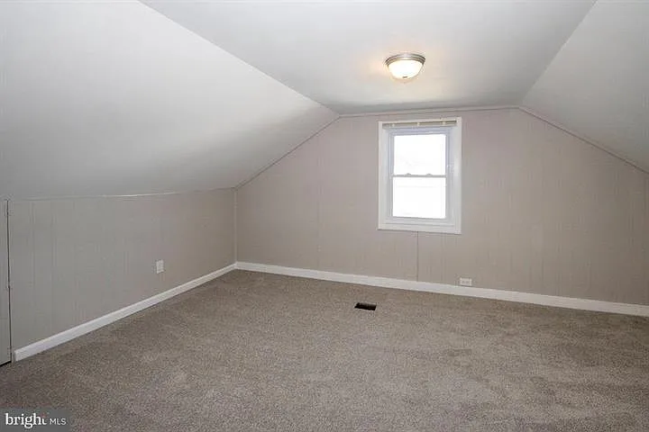 207 Somerset St — Photo 9