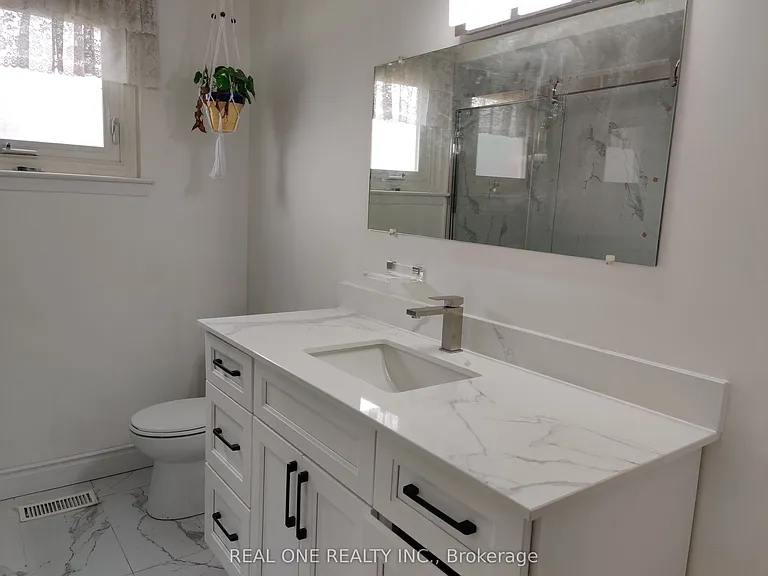 9 Lisburn Cres #UPPER — Photo 13