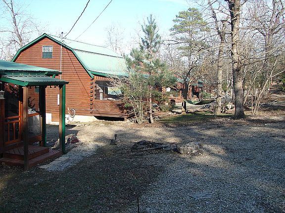4th image of 189 Boggyville Cir