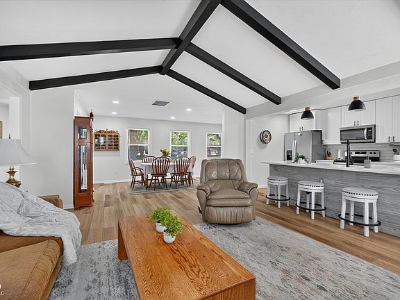 5th image of 1492 Woodscliff Dr