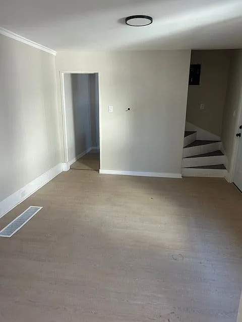 4 bed, 1.0 bath, 1300 sqft, $1,700 — Photo 4