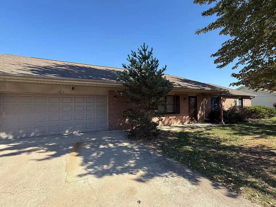 2208 Jennifer Ln