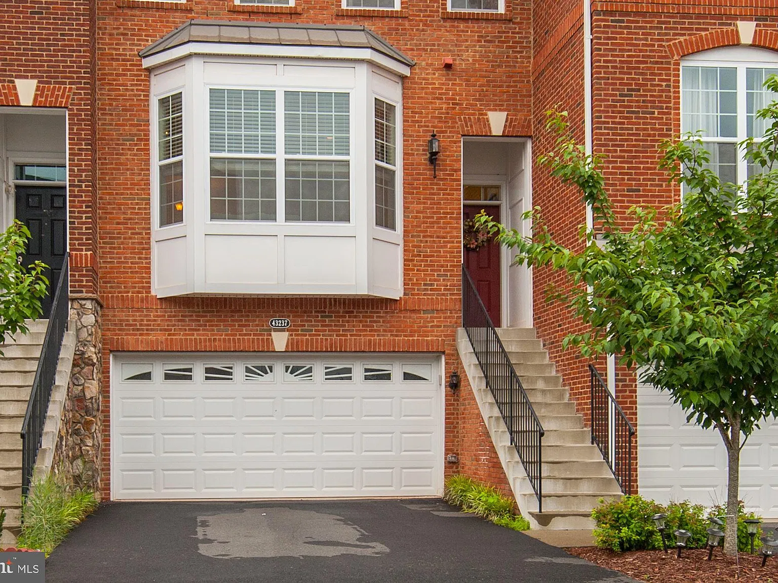 4 bed, 3.5 bath, 2733 sqft, $3,350 — Photo 2