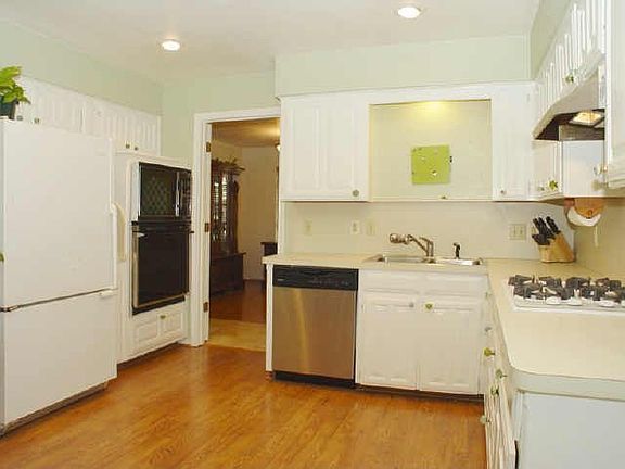 5th image of 3225 Anchor Dr