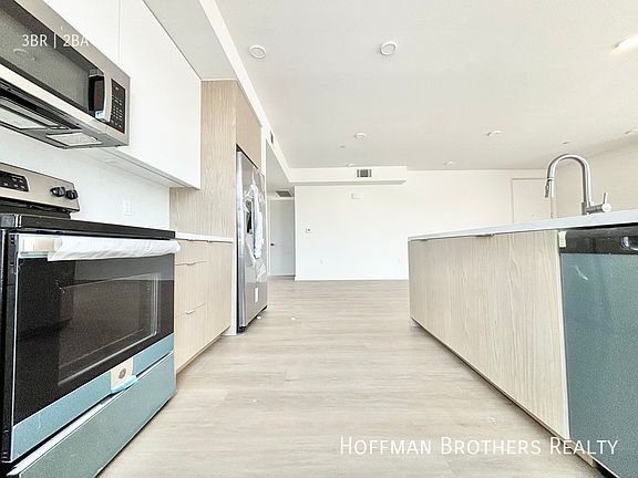 5th image of 4408 Fulton Ave #401