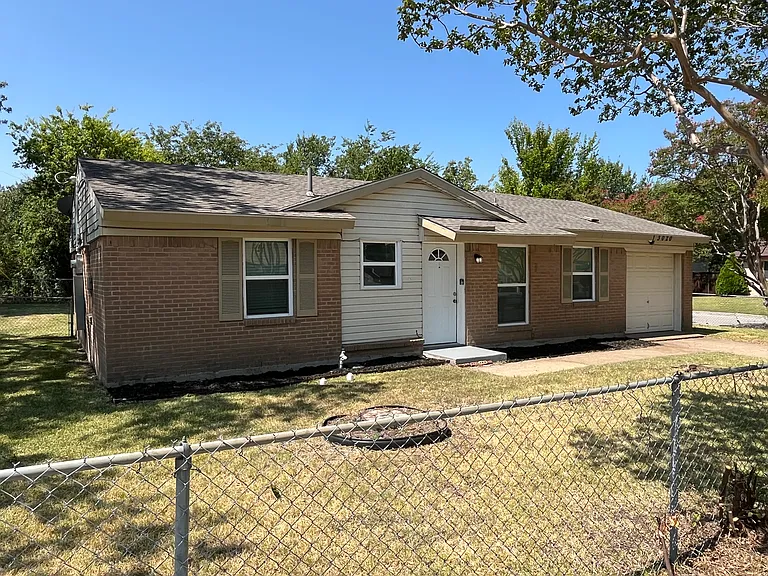 13020 Spring Oaks Dr — Photo 2