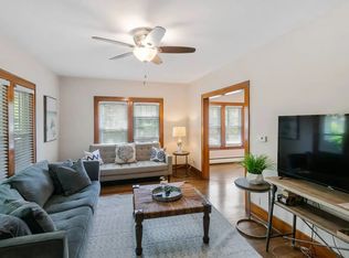 327 2nd St APT 1, Libertyville, IL 60048
