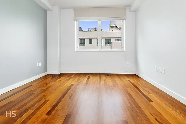 Sold by R New York | media 6