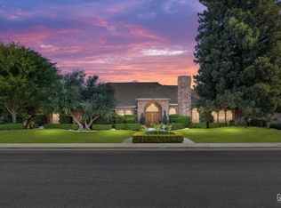 8905 Saint Cloud Ln, Bakersfield, CA 93311