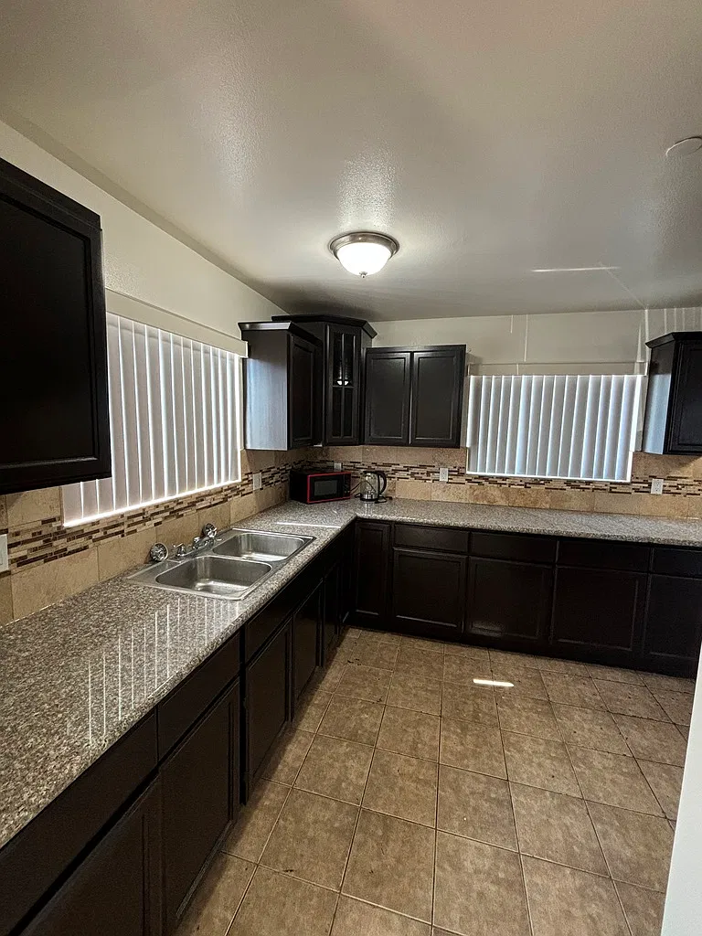 5 bed, 1765 sqft, $4,200 — Photo 4