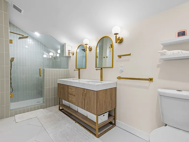 1255 W Pike St — Photo 25