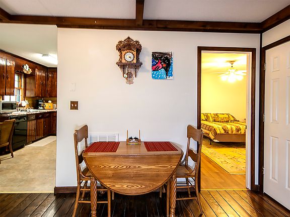 4th image of 524 Feemster Ln