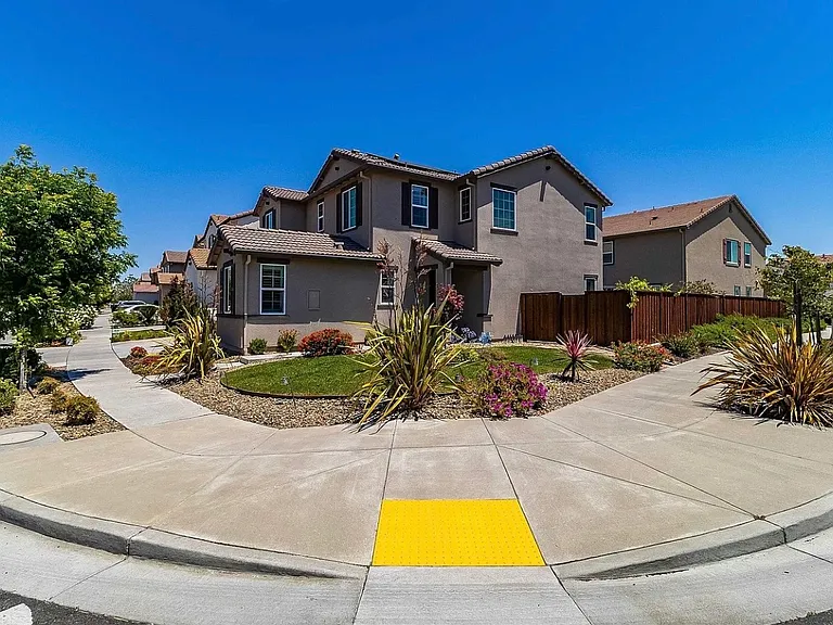 1393 Jamboree Dr — Photo 30