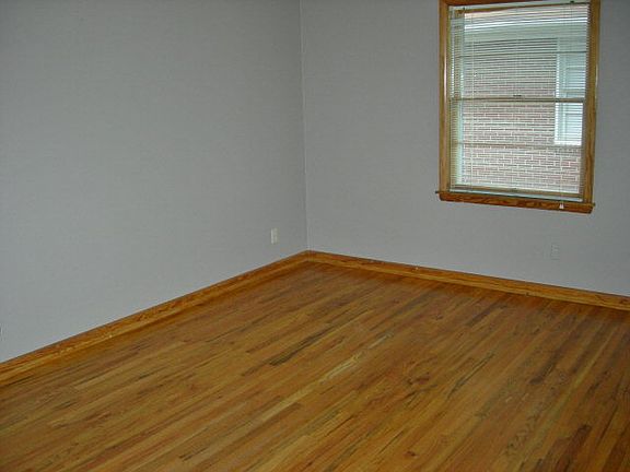 5th image of 3126 Daviess St