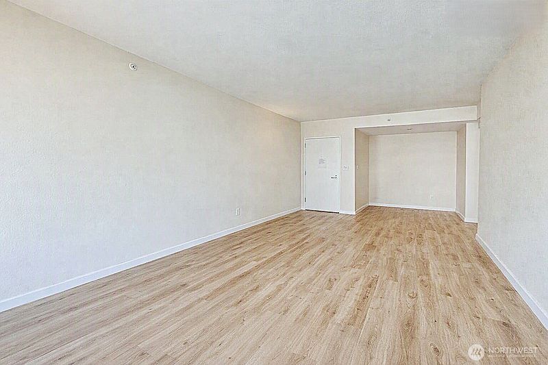 5th image of 1415 2nd Avenue #1106