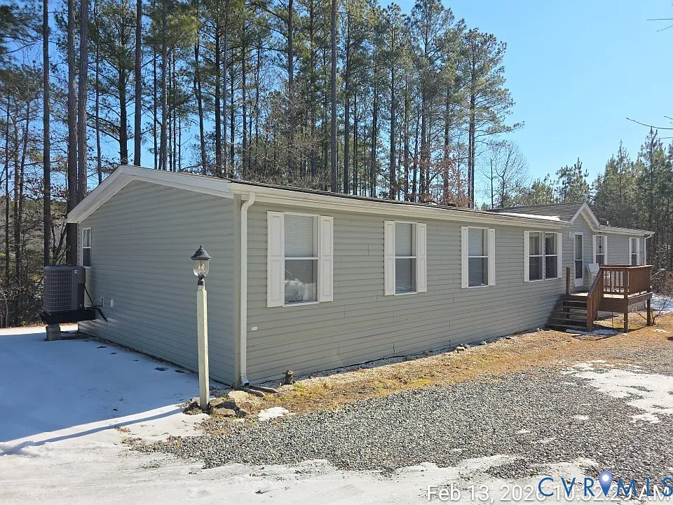 4 bed, 3.0 bath, 2001 sqft, $2,500 — Photo 1