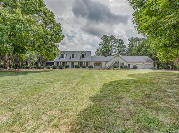 3rd image of 3731 Saint Regis Dr
