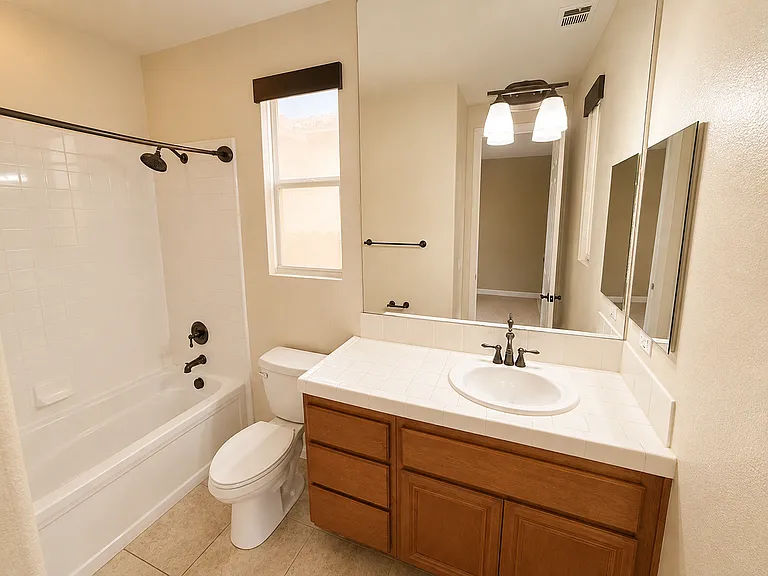 1653 Irwin St — Photo 8