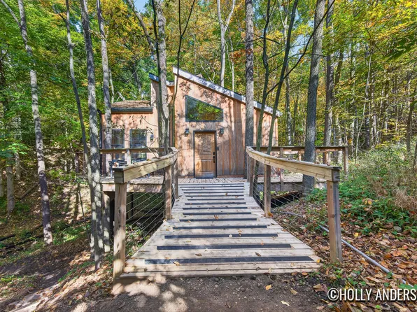 4200 Smokey Row, Ionia, MI 48846