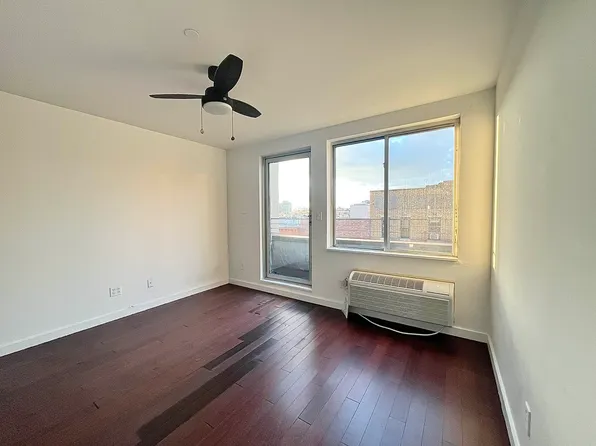 286 Stanhope Street image 13 of 29