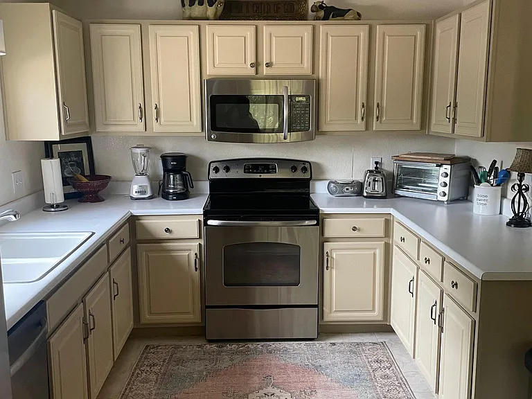 stainless appliances, large pantry, microwave, dishwasher,..large washer and dryer.