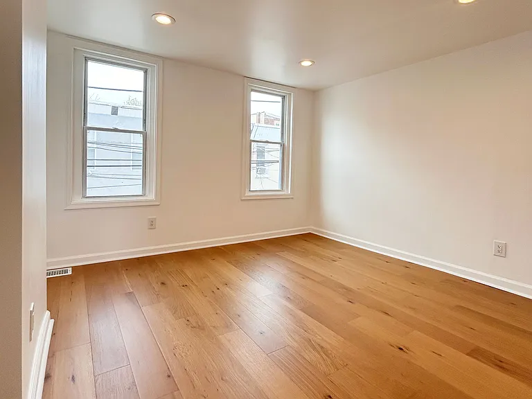 3047 Coral St — Photo 8