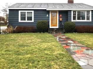 12 Flash Rd, Nahant, MA 01908