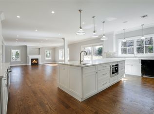 150 Circle Dr, Manhasset, NY 11030