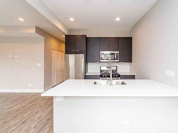 4th image of 1334 N Wicker Park Ave #2E