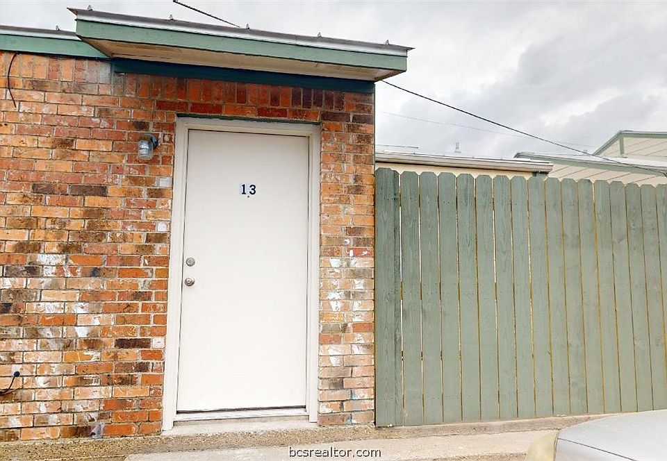 1st image of 725 Peppertree Dr #13