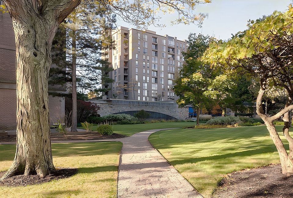1st image of 33 Pond Ave APT 919